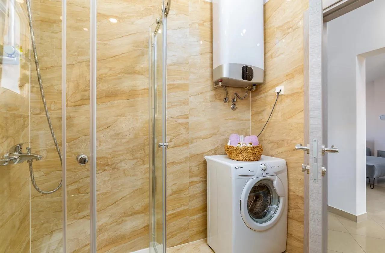 Apartment Vito With Sea View 파자나 0*,  크로아티아